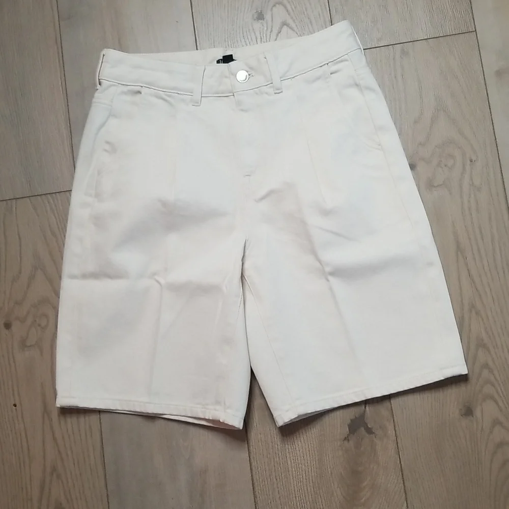 J.CREW Women's Mid length shorts in ecru sz 25 NWT
